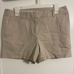 NWT. LOFT 4" SHORTS SIZE 8.